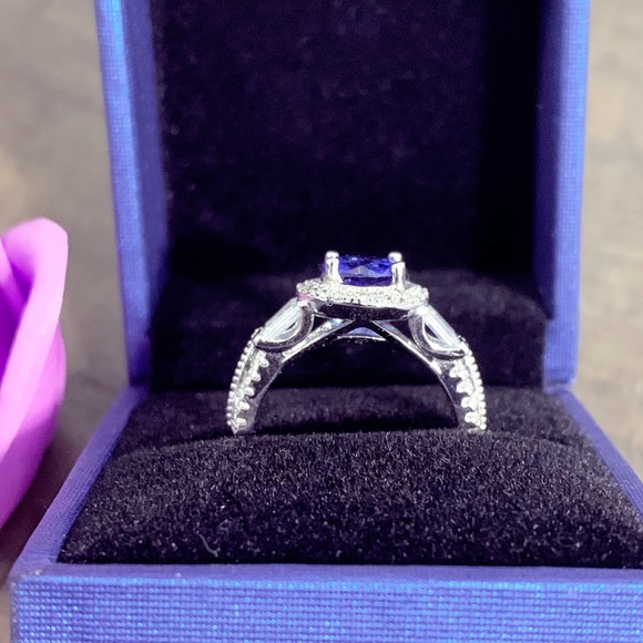 Sparkling Tanzanite Vintage Ring - Picture 9 of 13